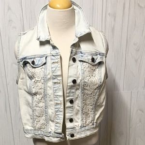 Mossimo Women’s Sleeveless Floral Lace Denim Vest